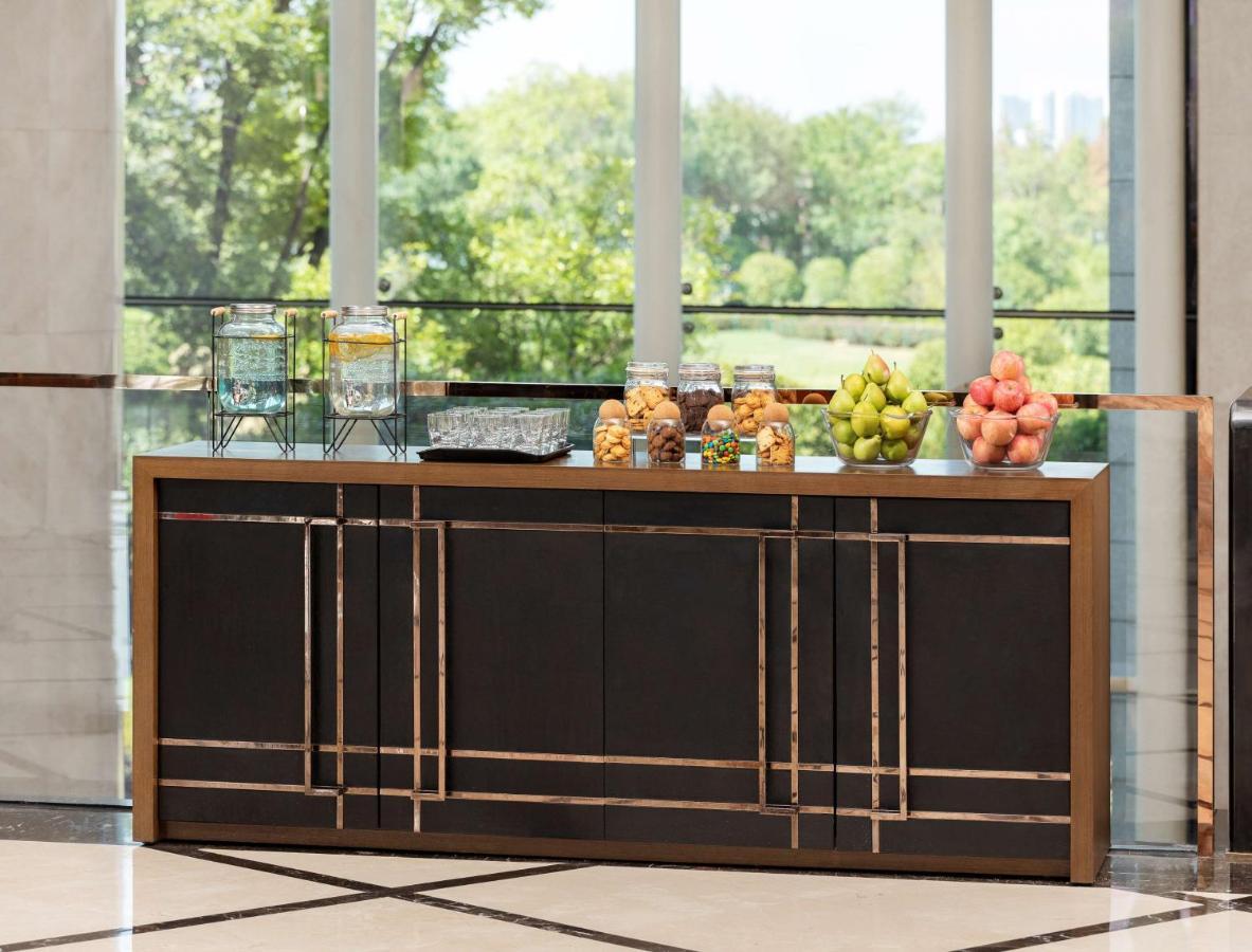 Radisson Blu Hotel Wuhan Etd Zone Kültér fotó