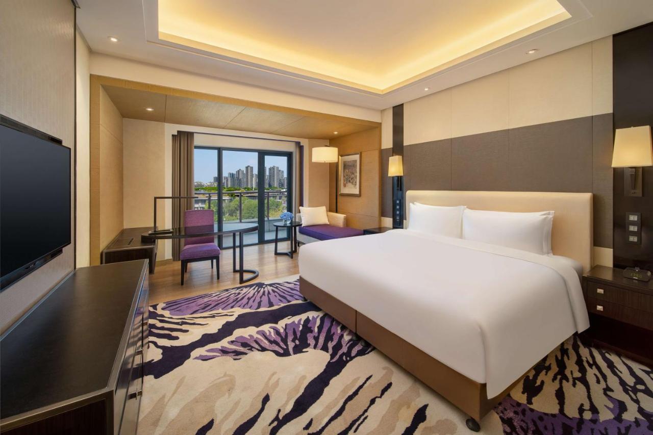 Radisson Blu Hotel Wuhan Etd Zone Kültér fotó