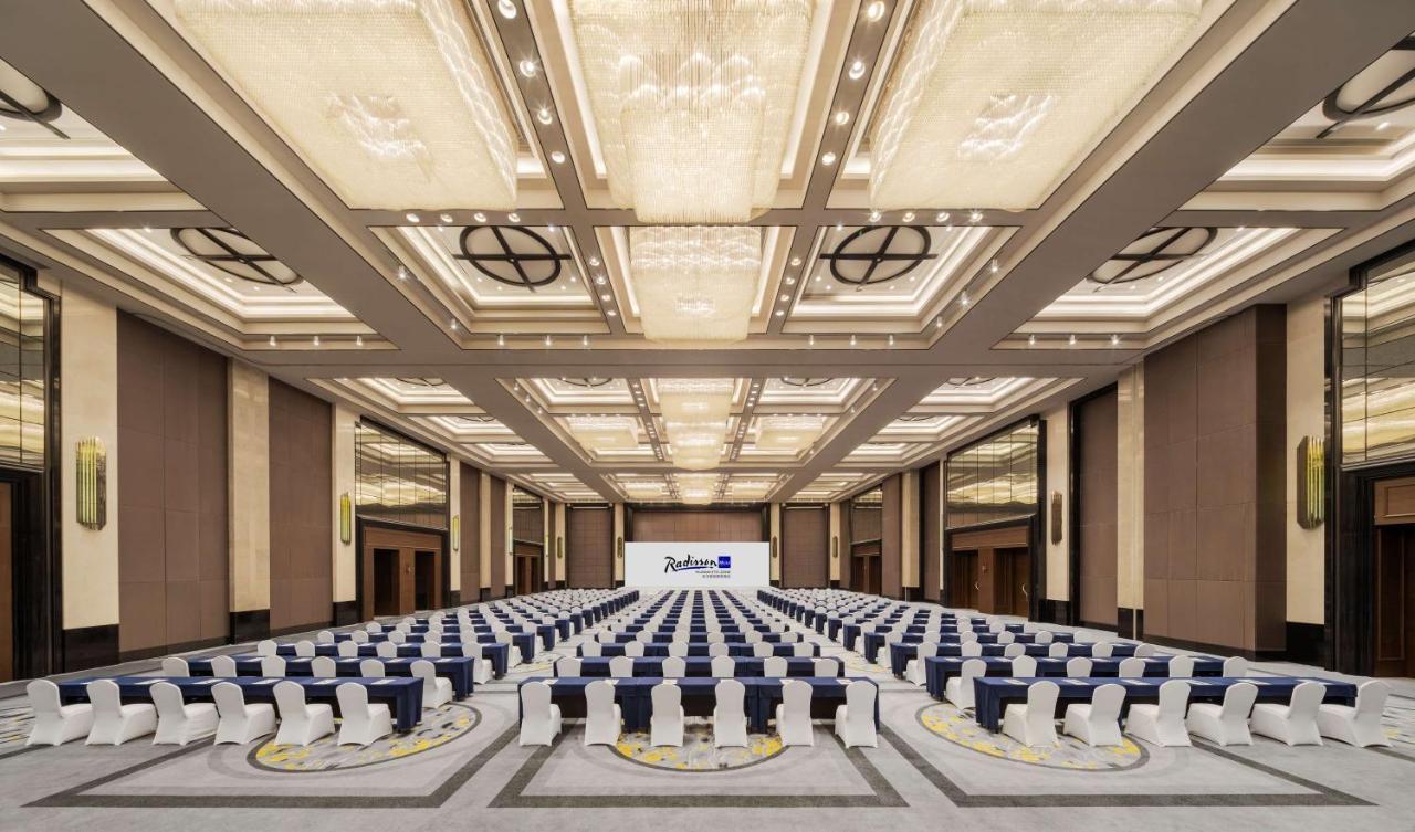 Radisson Blu Hotel Wuhan Etd Zone Kültér fotó