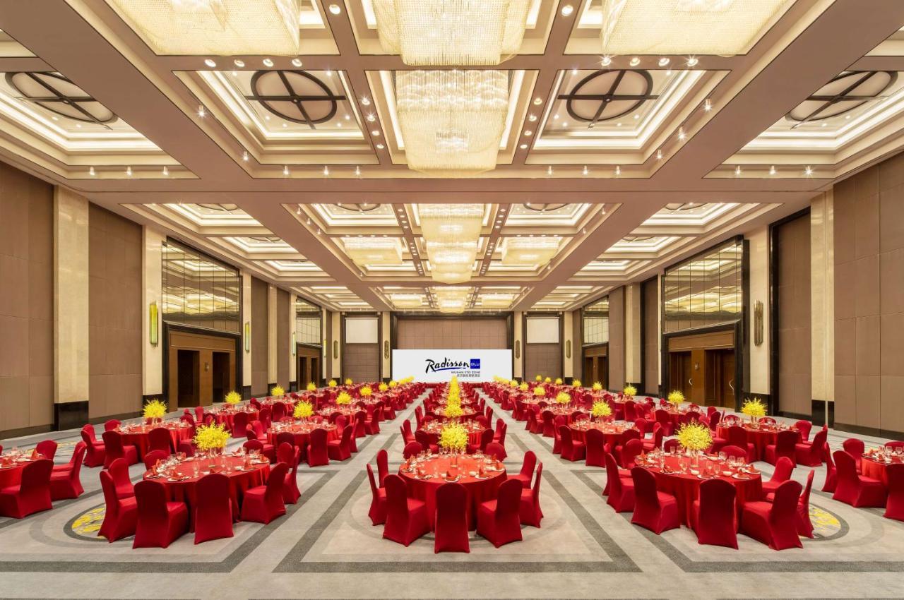 Radisson Blu Hotel Wuhan Etd Zone Kültér fotó